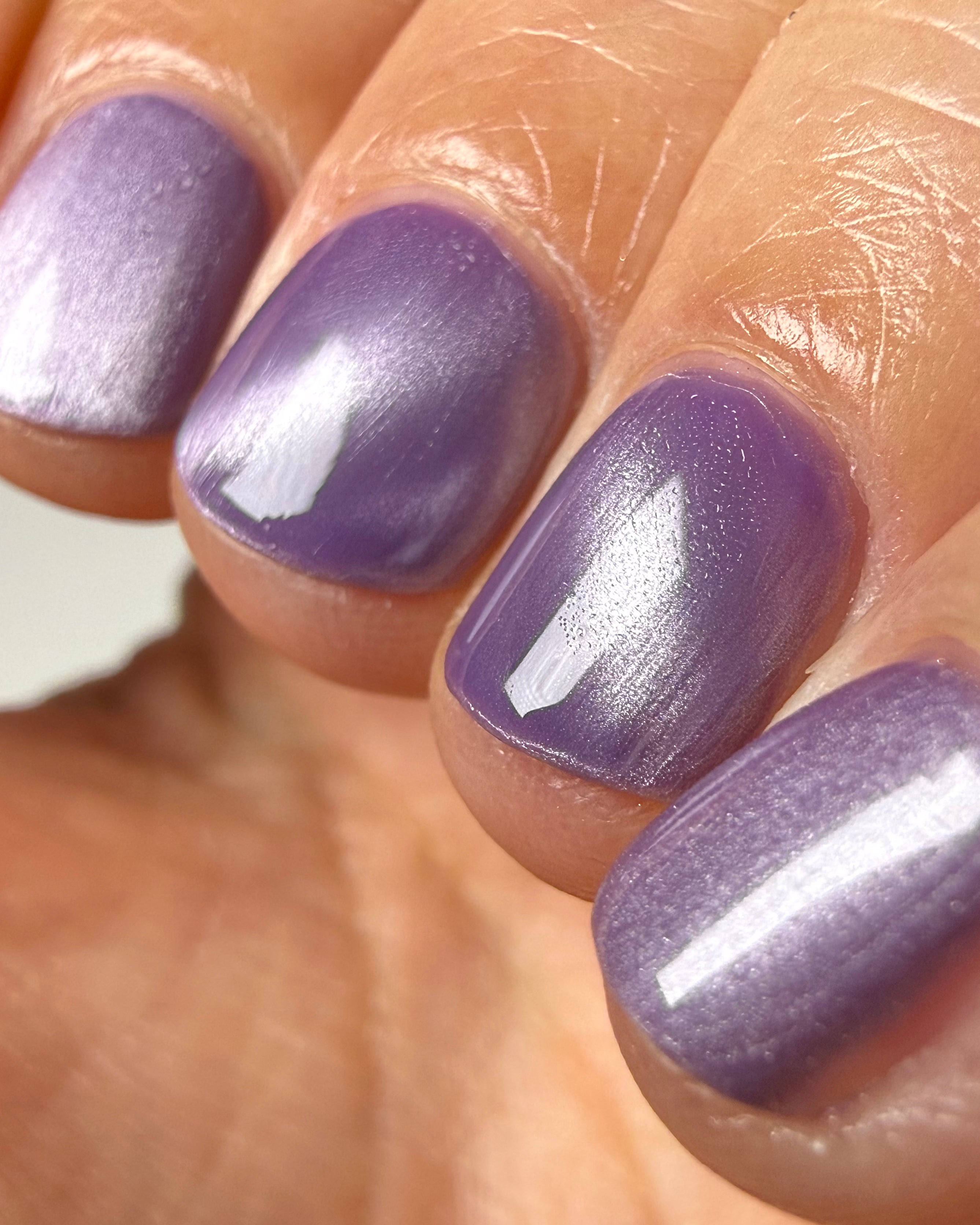 Liberation by Glitch Lacquer, lavender silver magnetic swatch on light-medium skin tone, squoval