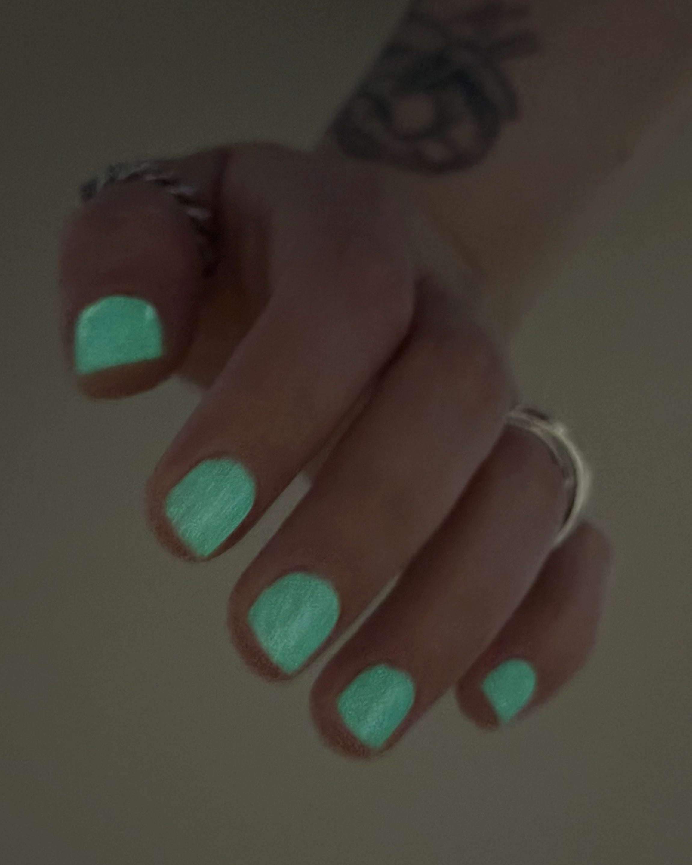 Wispy Wisteria (Glow in the Dark)