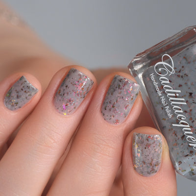 Cadillacquer Daydreaming grey red chameleon iridescent crelly nail polish, swatched on four nails, light skin, studio lighting, by @Lakodzen
