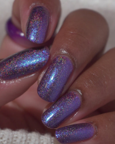 Bi Panic by Glitch Lacquer, magenta jelly, blue-to-purple glow, linear holographic, on medium skin tone squoval nails